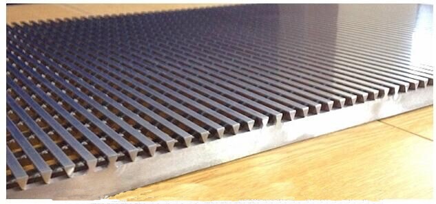 Corrosion resistance wedge wire screen fish diversion screen panel