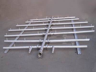 Spray nozzle liquid distributors
