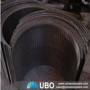 Conveyor drain screens